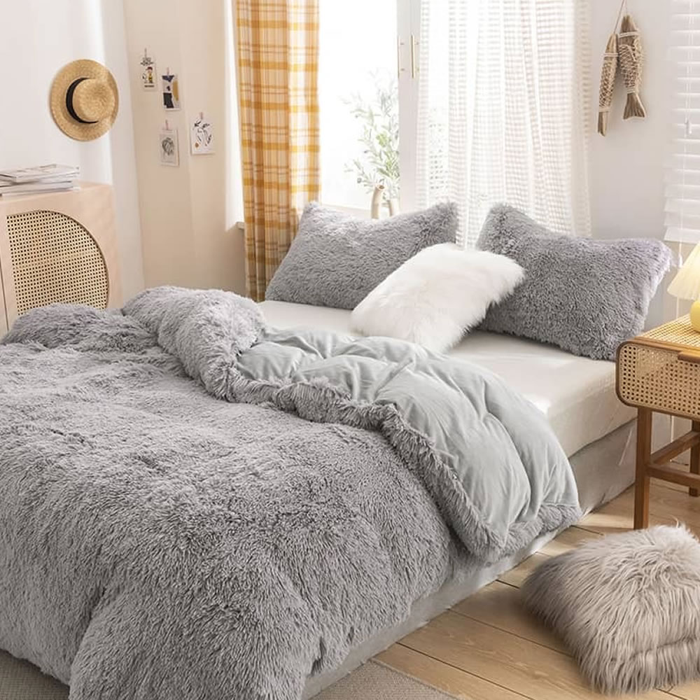 Faux Fur Comforter - Queen 4 Piece Set: image 4
